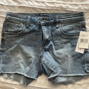 Kut from the Kloth Amara frayed hem short size 2